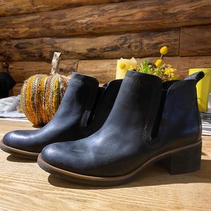 NWOT Kork-Ease Booties